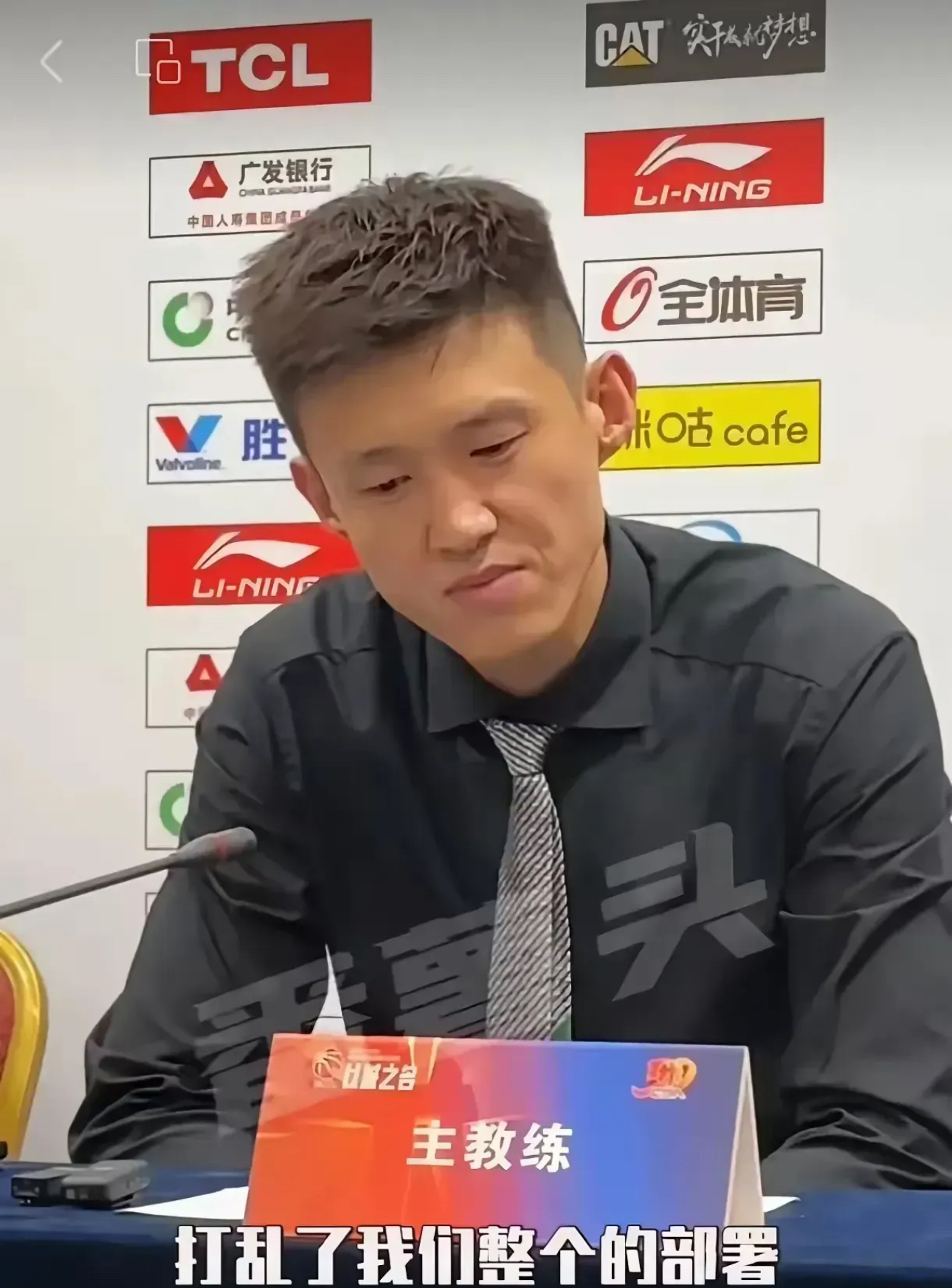 包含CUBAL的布鲁克斯教练！周鲁男暂停喊话球员：就算输也要抬起头的词条