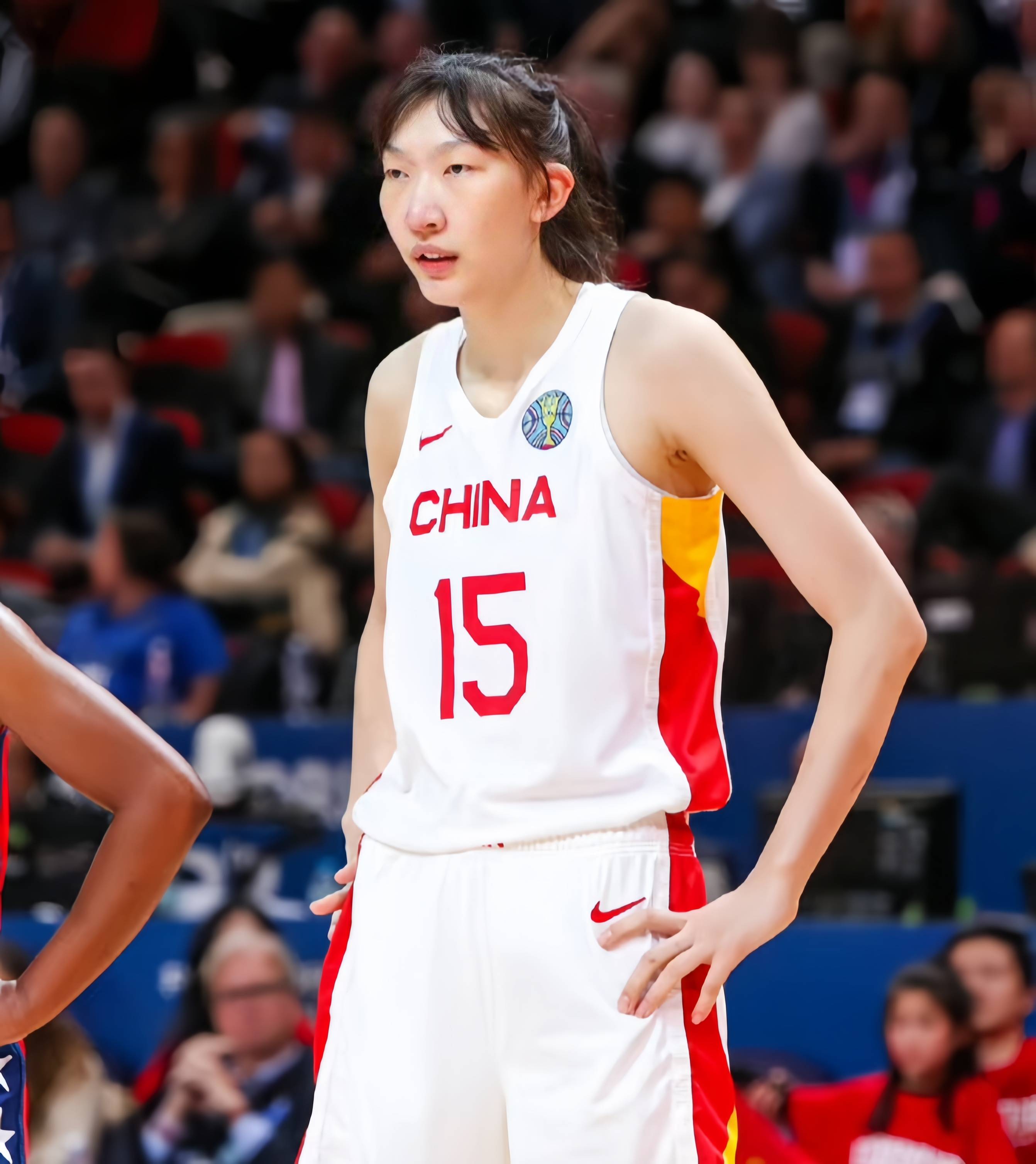 女篮篮板大幅领先很正常，罚球25中12有点说不