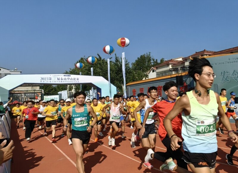 澳客体育中国官网-关于化险为夷：登山比赛中选手筑起生命之架的信息